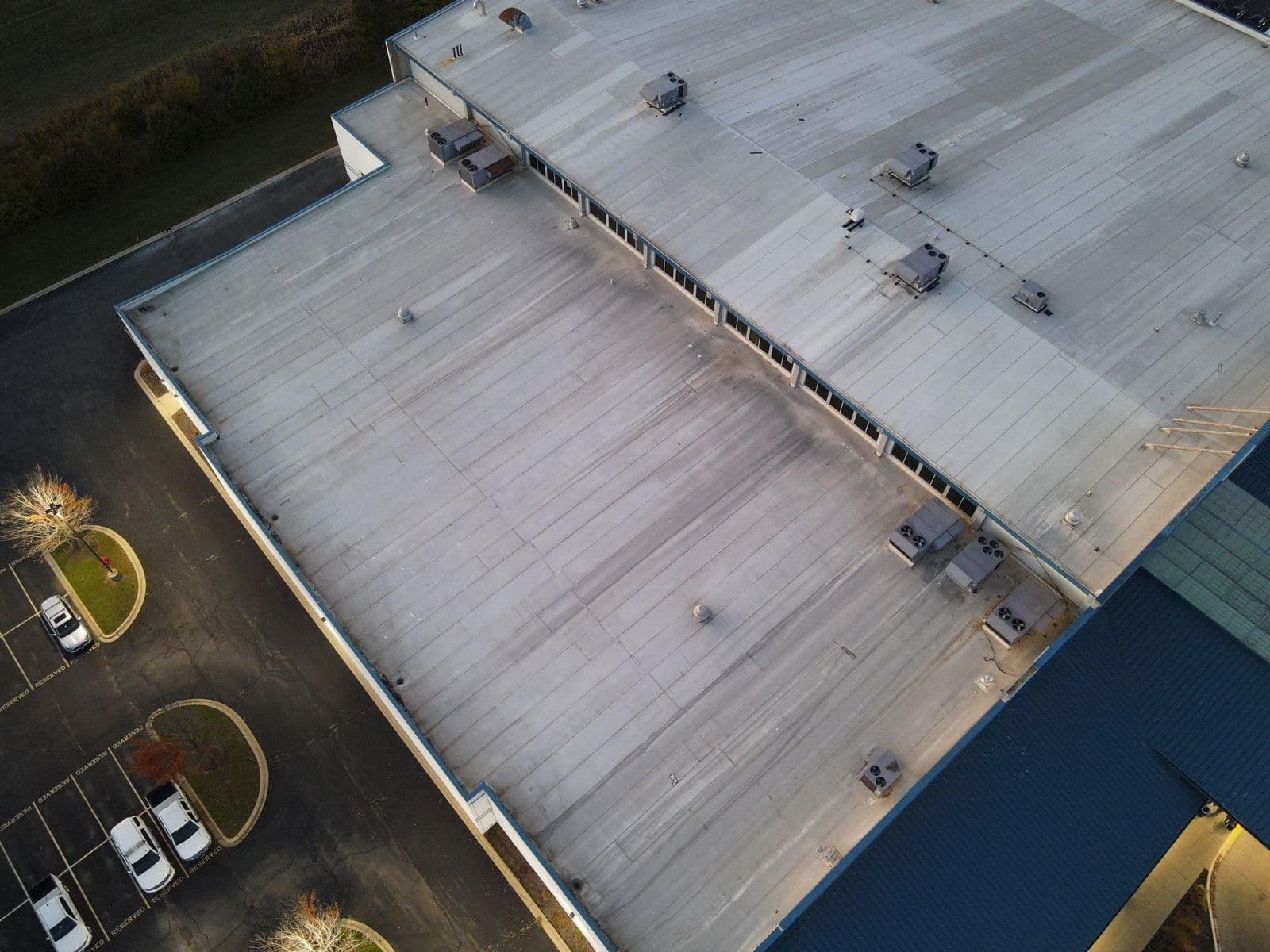 Commercial flat roof with rooftop units